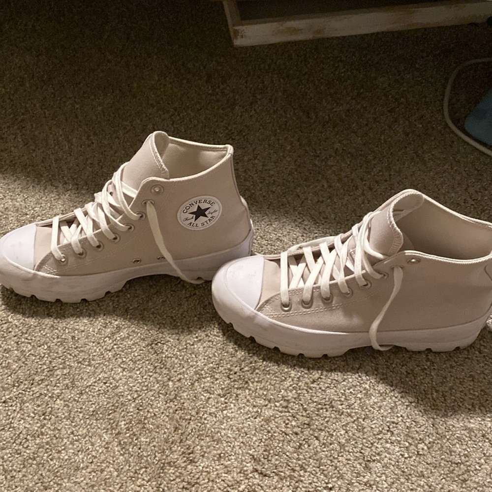 Tan converse - Picture 2 of 4